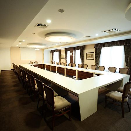 Amazona Hotel Pristina Eksteriør billede