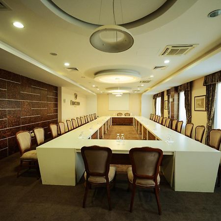 Amazona Hotel Pristina Eksteriør billede