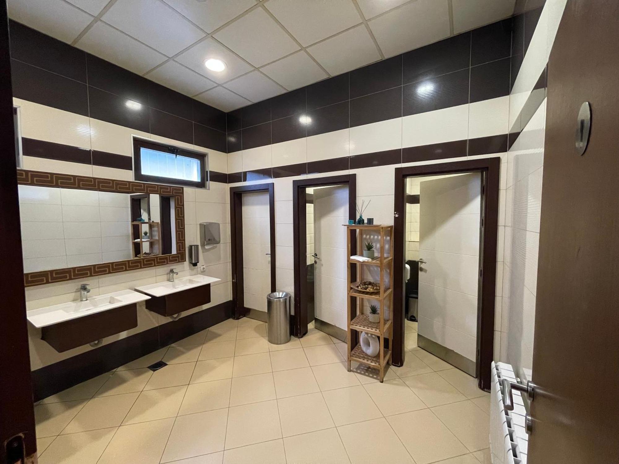 Amazona Hotel Pristina Eksteriør billede