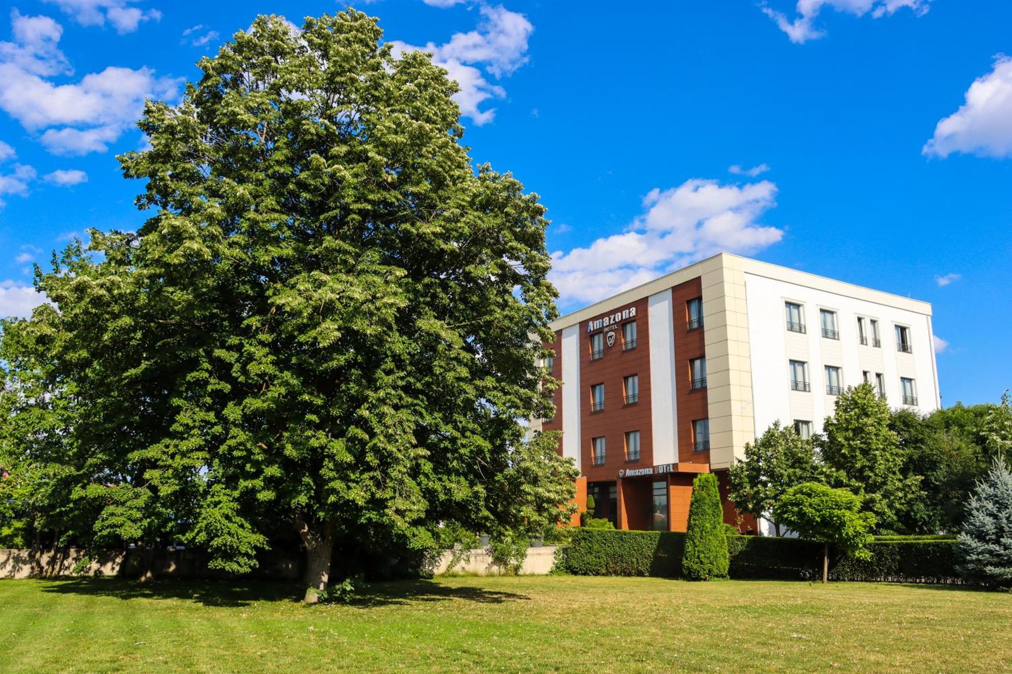 Amazona Hotel Pristina Eksteriør billede