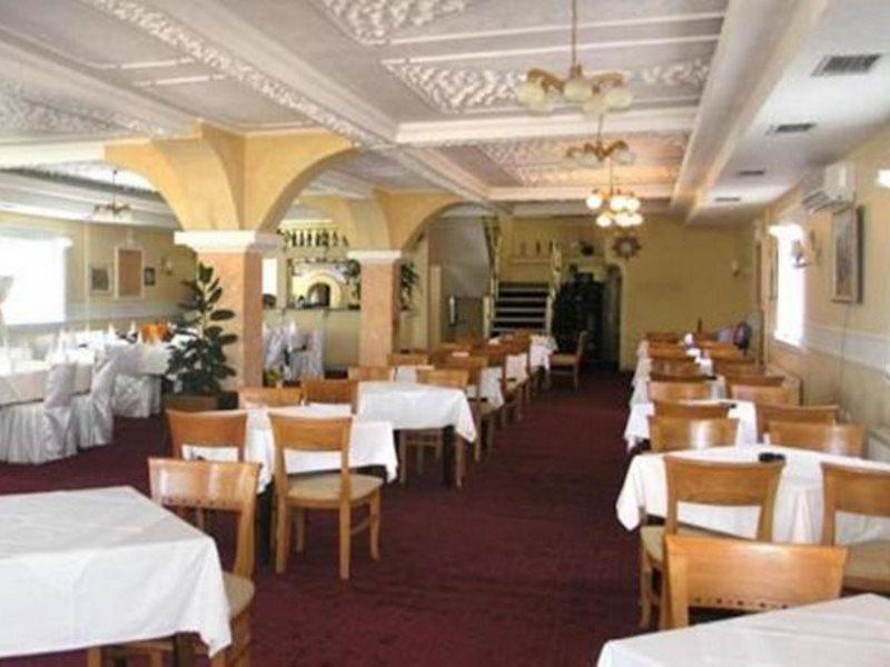 Amazona Hotel Pristina Eksteriør billede