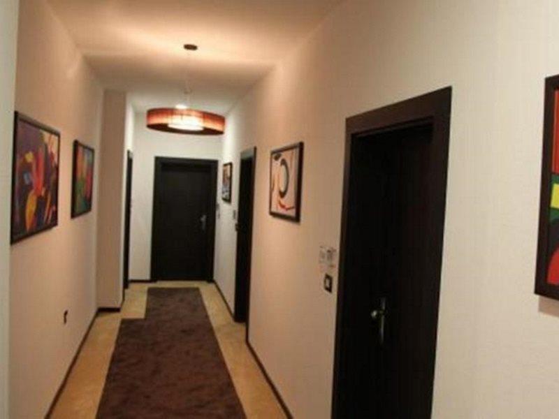 Amazona Hotel Pristina Eksteriør billede