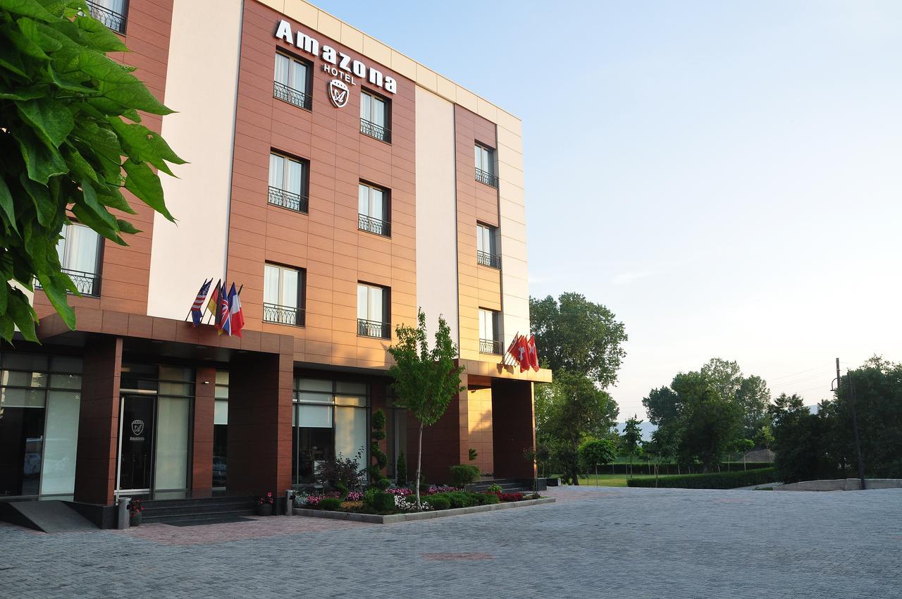 Amazona Hotel Pristina Eksteriør billede
