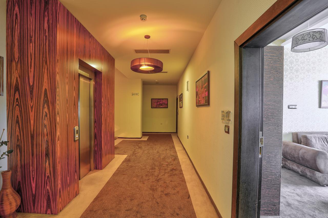 Amazona Hotel Pristina Eksteriør billede
