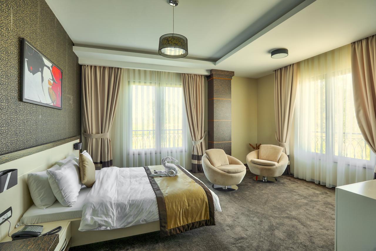 Amazona Hotel Pristina Eksteriør billede