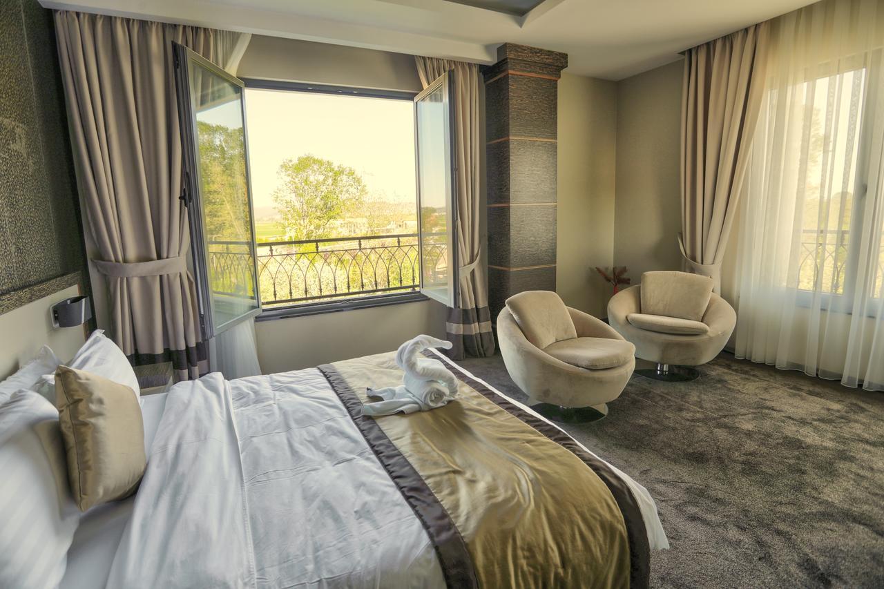 Amazona Hotel Pristina Eksteriør billede