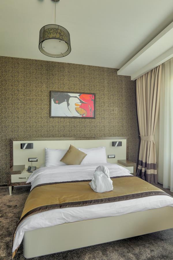 Amazona Hotel Pristina Eksteriør billede