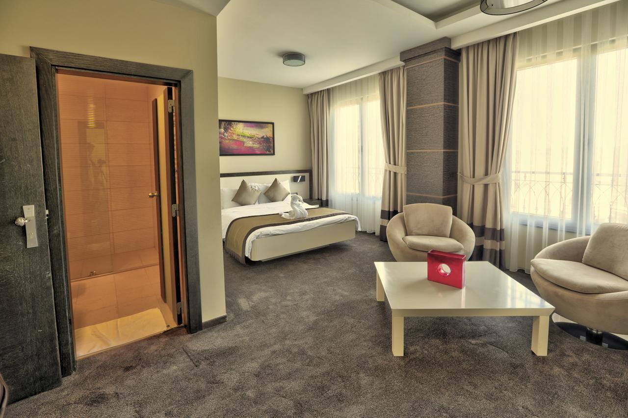 Amazona Hotel Pristina Eksteriør billede