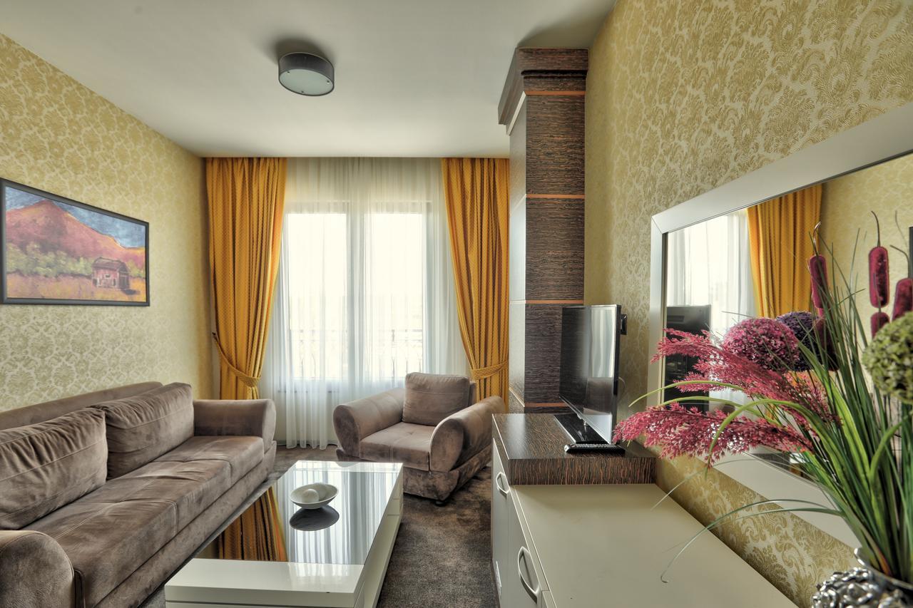 Amazona Hotel Pristina Eksteriør billede