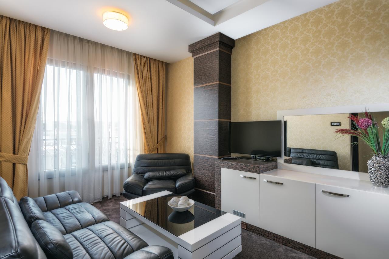 Amazona Hotel Pristina Eksteriør billede