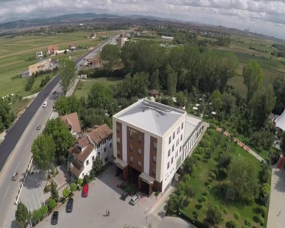 Amazona Hotel Pristina Eksteriør billede