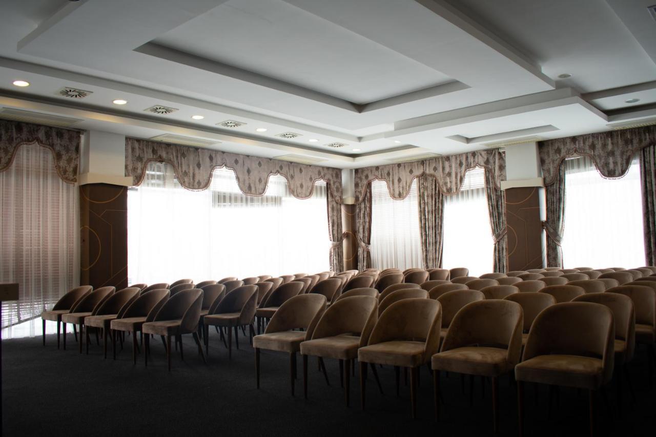 Amazona Hotel Pristina Eksteriør billede