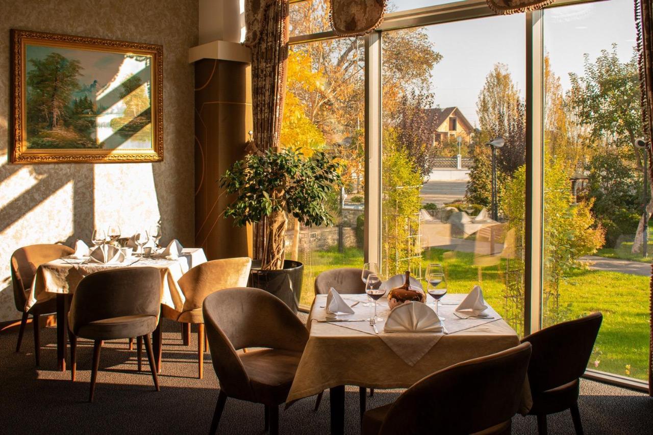 Amazona Hotel Pristina Eksteriør billede